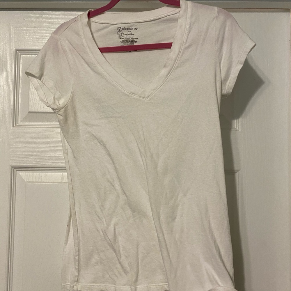 White V neck top